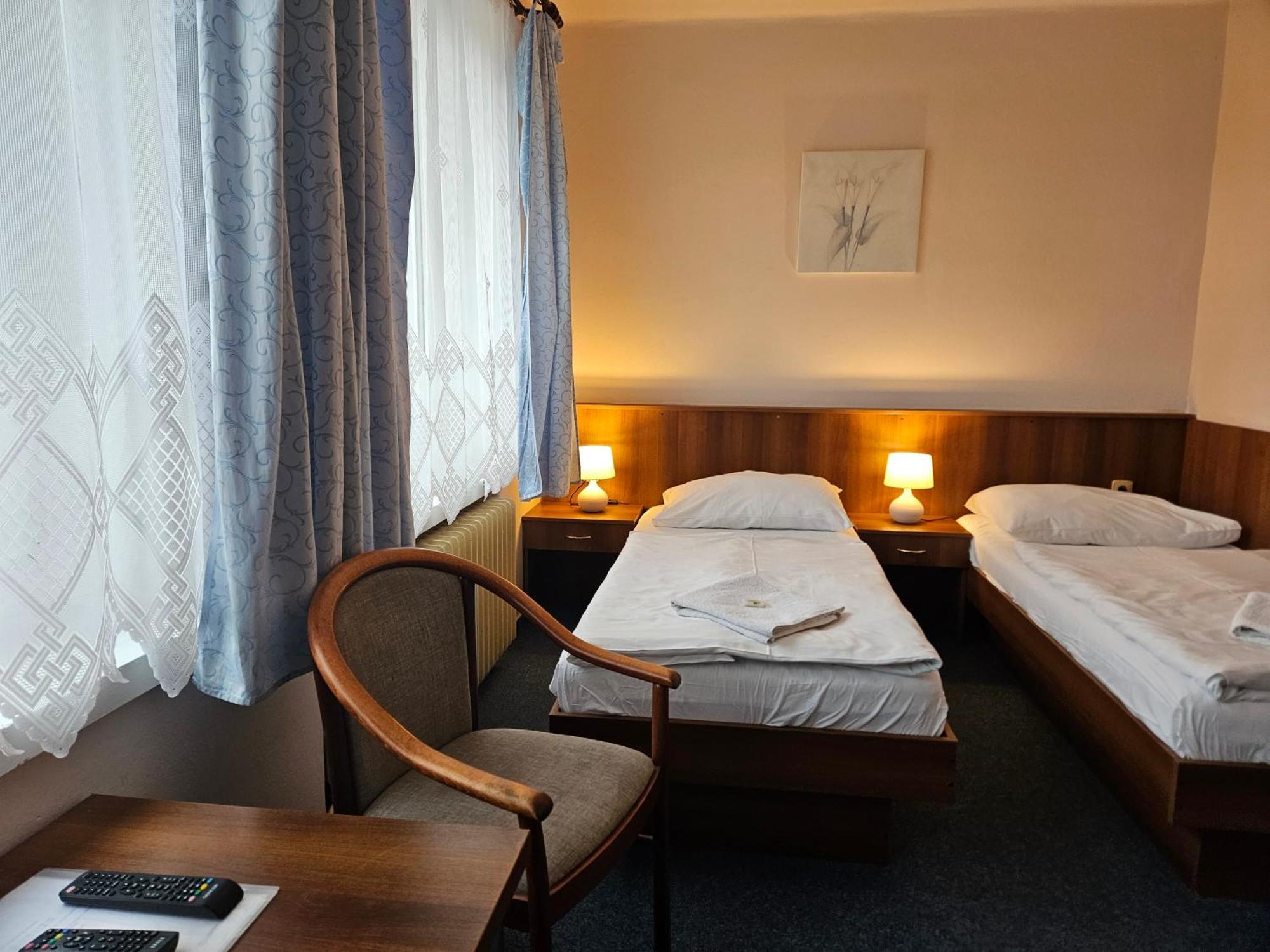 Hotel Trim Pardubice Exterior foto