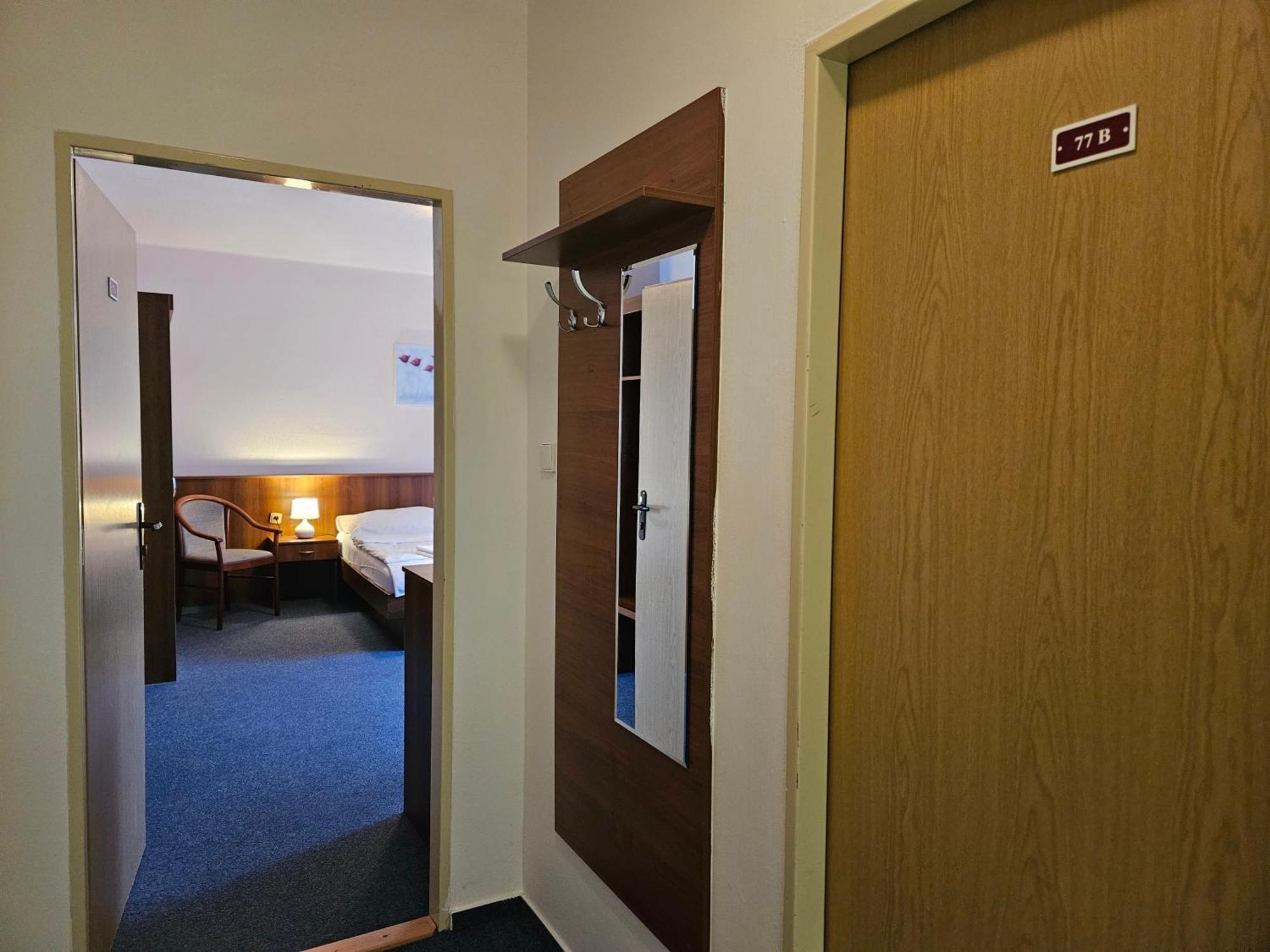 Hotel Trim Pardubice Exterior foto