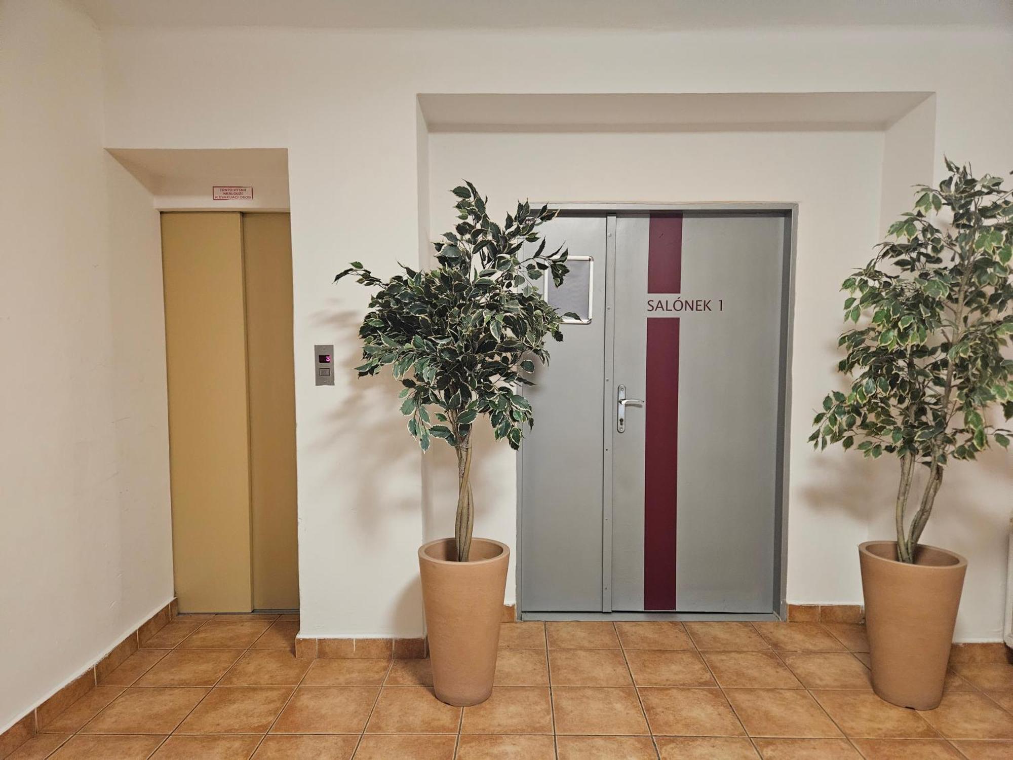 Hotel Trim Pardubice Exterior foto