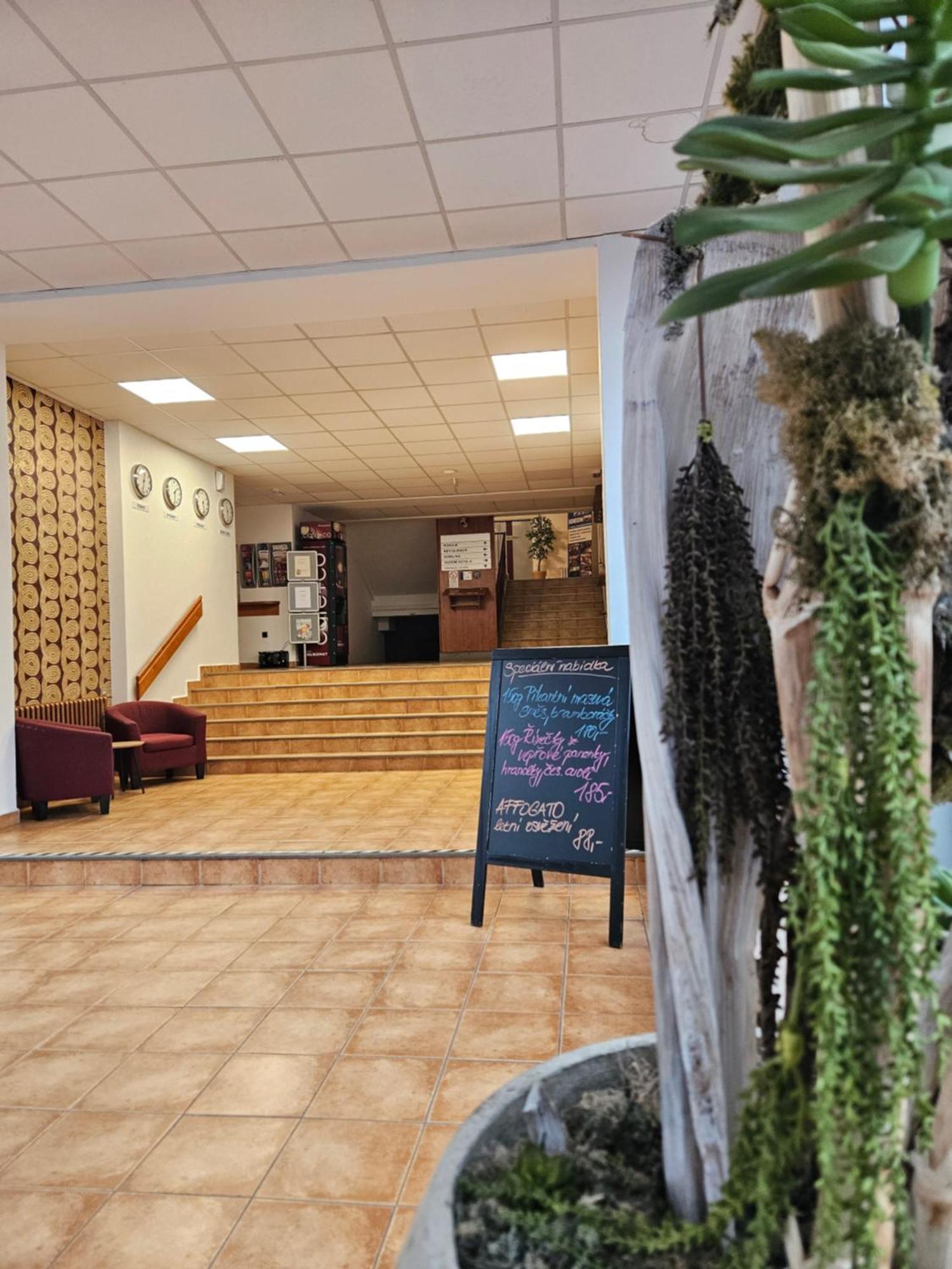 Hotel Trim Pardubice Exterior foto