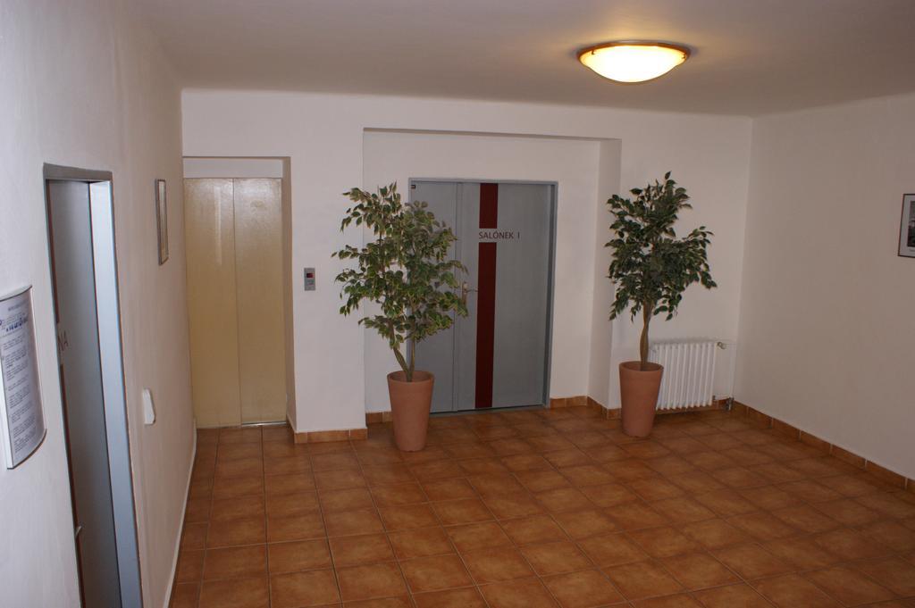 Hotel Trim Pardubice Exterior foto